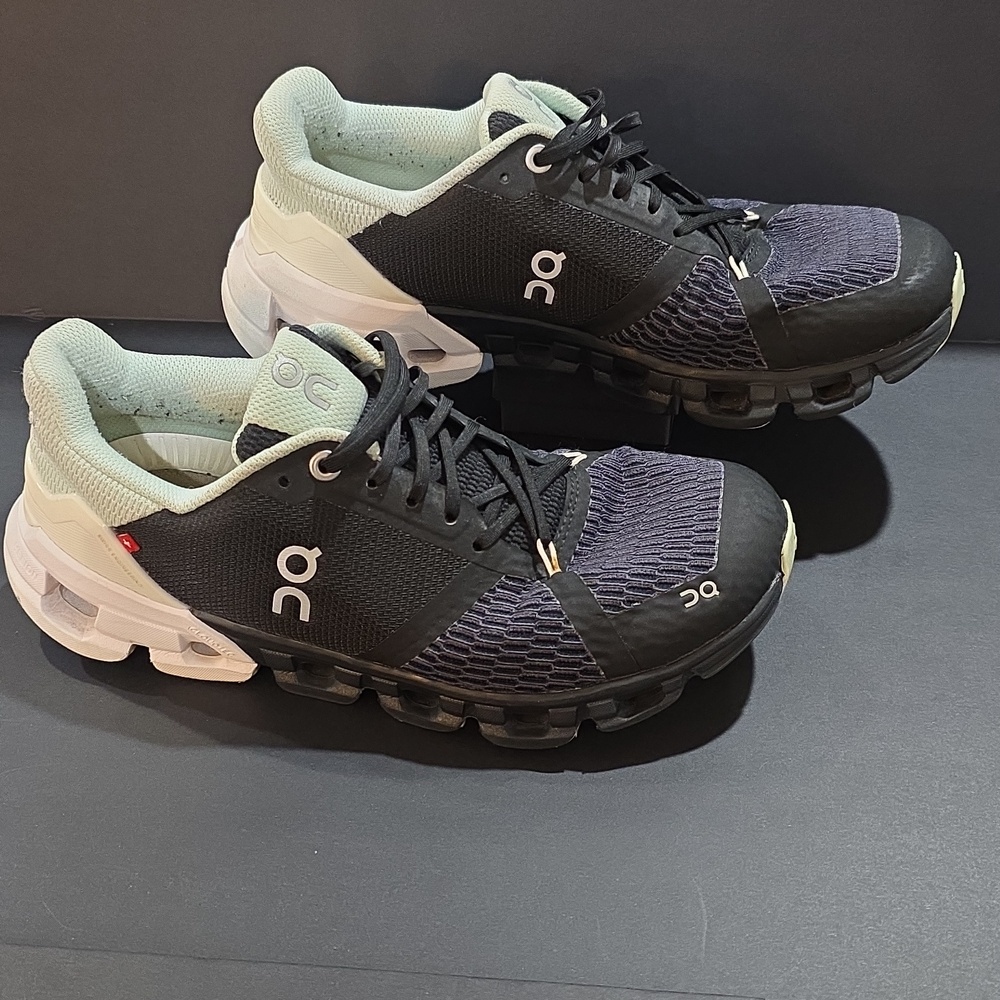On CloudFlyer 4 Running Womens Black and Mint Green Sneakers Size 6.5 B